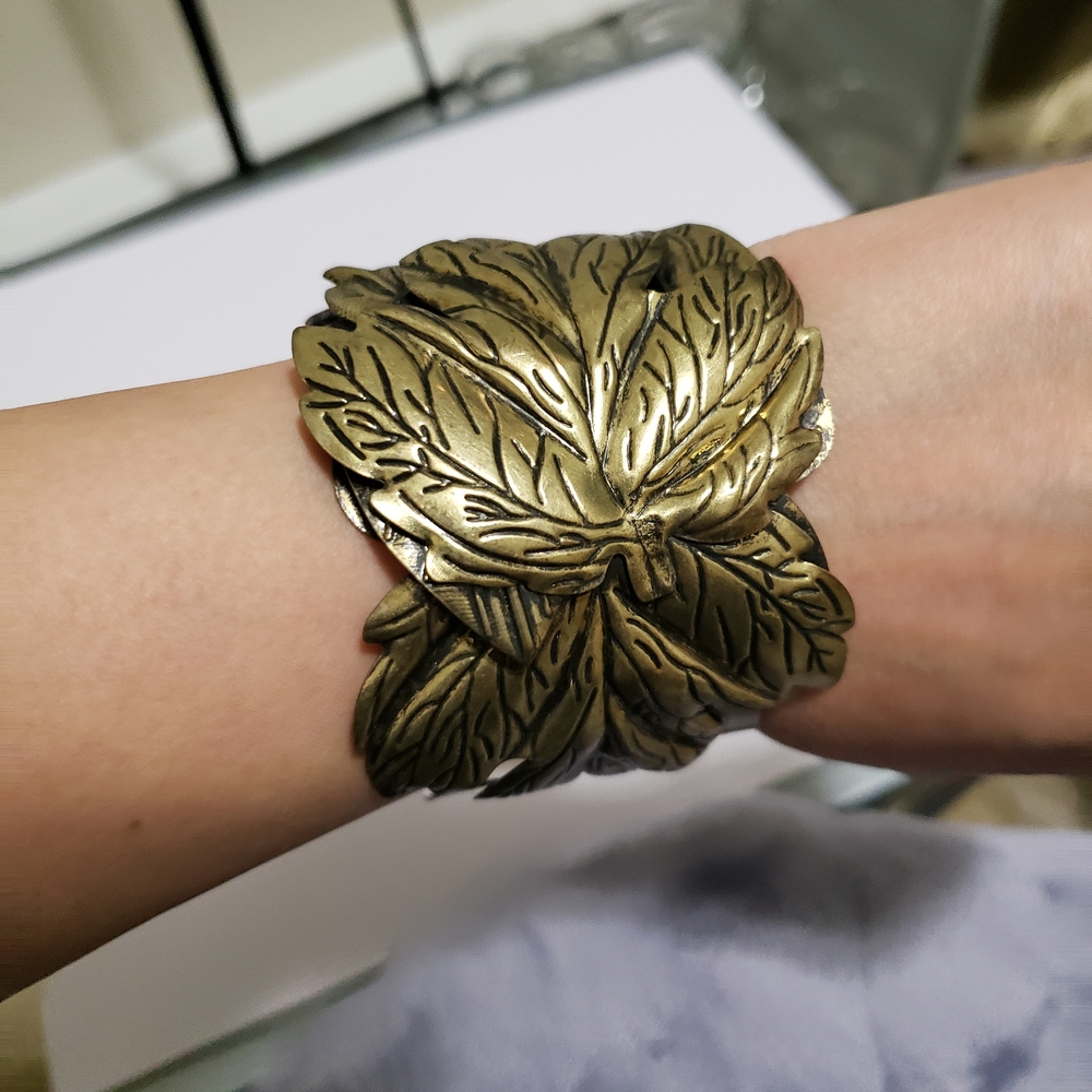 Antique Gold Leaf Design Bracelet